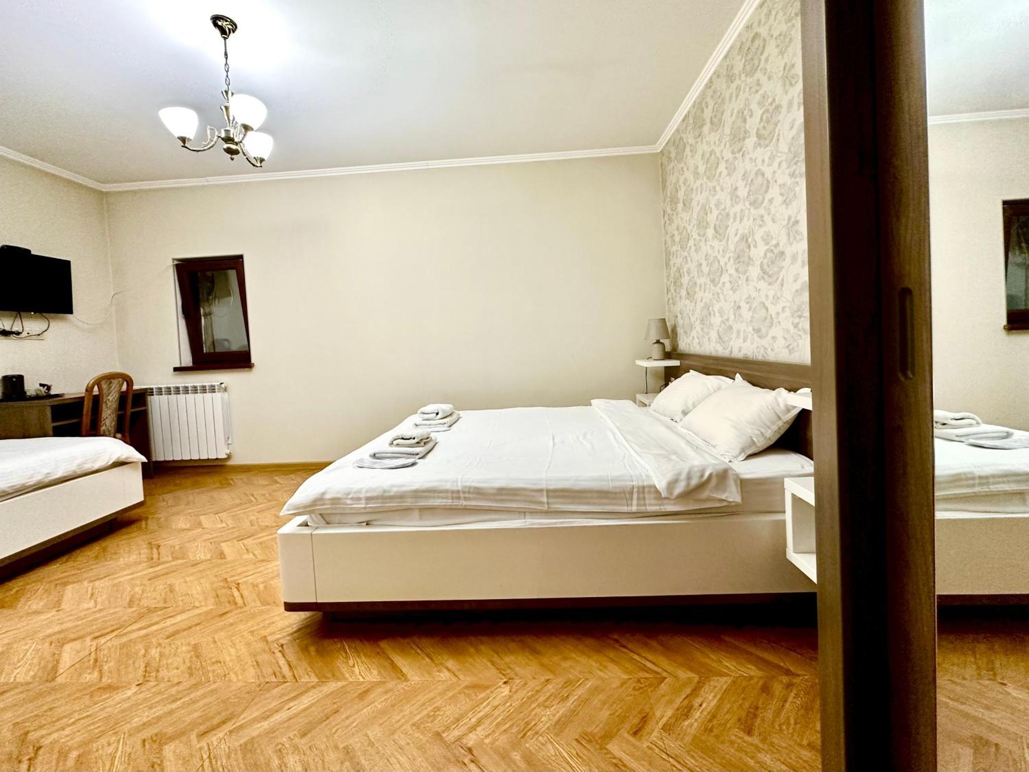 Hotel Four Brothers Tbilisi ภายนอก รูปภาพ