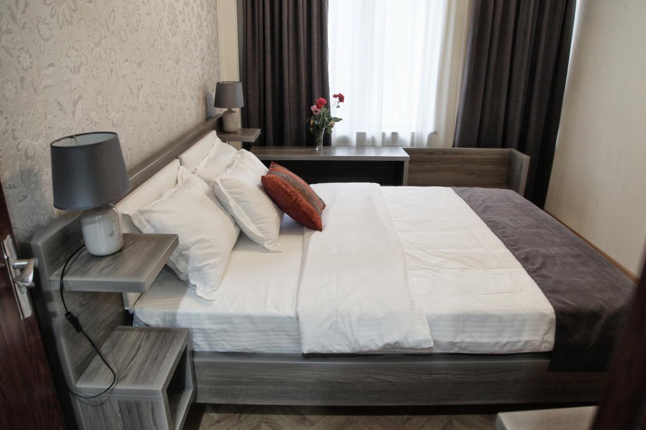 Hotel Four Brothers Tbilisi ภายนอก รูปภาพ