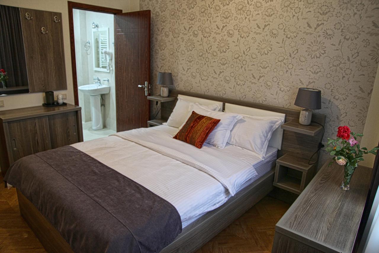 Hotel Four Brothers Tbilisi ภายนอก รูปภาพ