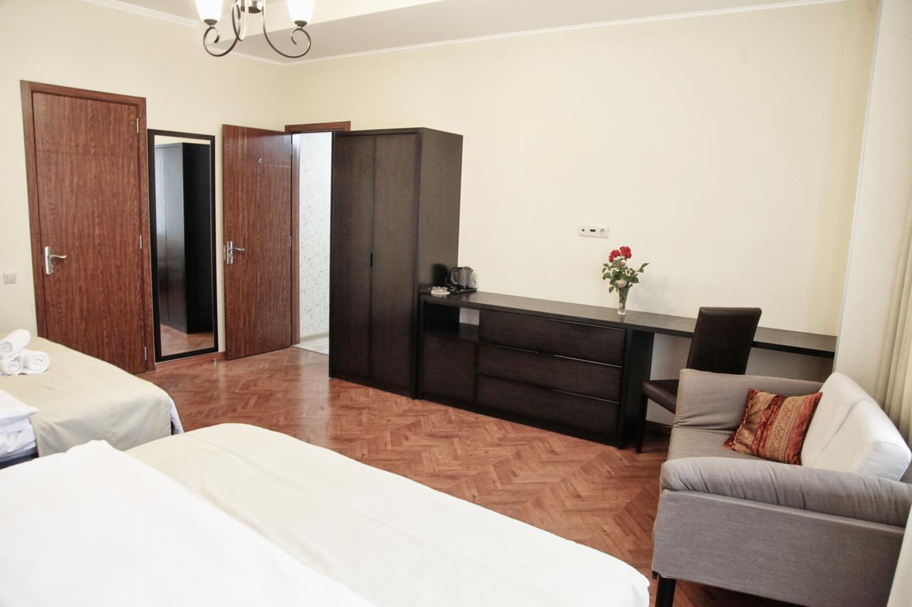 Hotel Four Brothers Tbilisi ภายนอก รูปภาพ