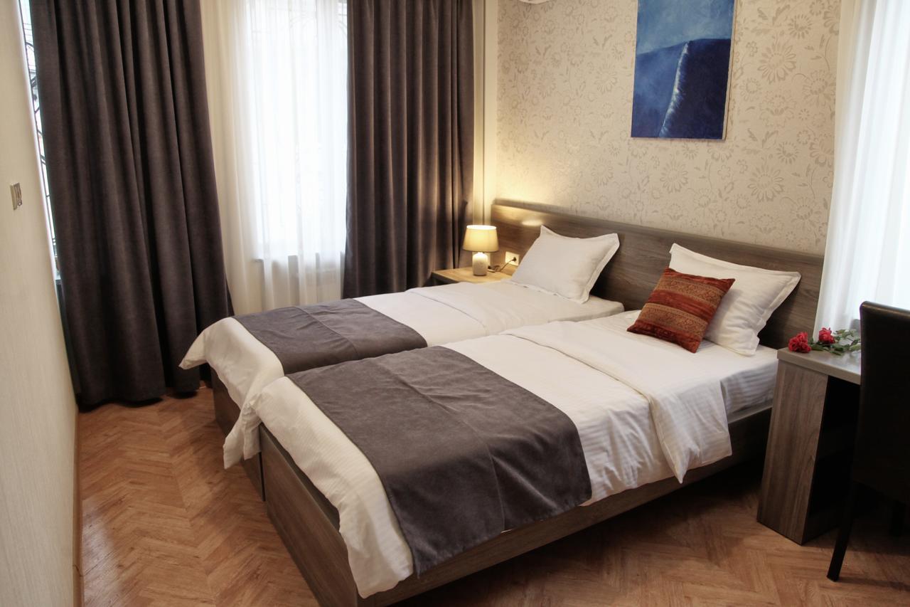 Hotel Four Brothers Tbilisi ภายนอก รูปภาพ